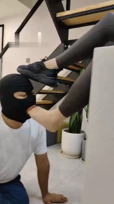 图片[7]_【辣姐】丝袜泡圣水/运动鞋裸足脚下奴_绳缚吧