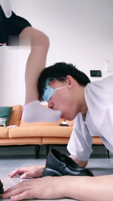图片[4]_【甜一】JK学姐白袜皮鞋-脚插嘴/踩狗爪_绳缚吧