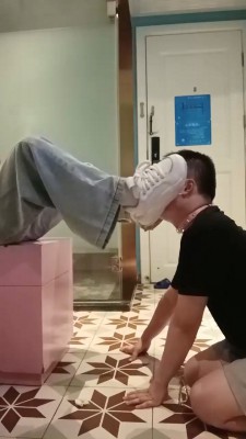 图片[5]_【爱可呀】大学生S-白袜超脏白鞋气味羞辱_绳缚吧
