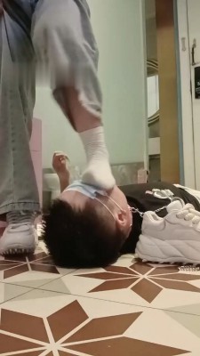 图片[7]_【爱可呀】大学生S-白袜超脏白鞋气味羞辱_绳缚吧