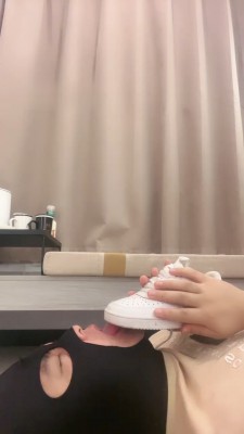 图片[8]_【汐月】闻舔小白鞋/白袜/裸足_绳缚吧