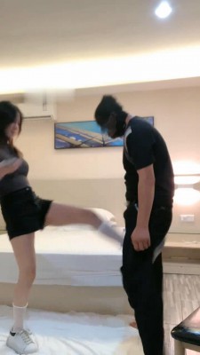 图片[5]_【LL77】女神的晨起健身运动-踢裆/踩踏/口水喷脸_绳缚吧