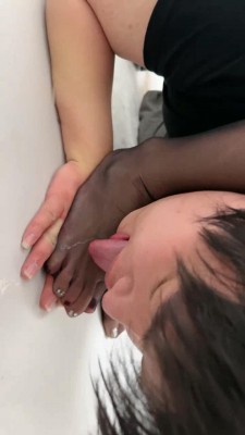 图片[9]_【奶罐】跪舔女神高跟/手脚耳光/踩踏深喉/掐脖窒息_绳缚吧