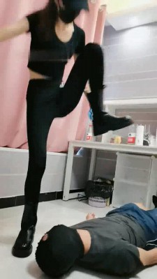 图片[9]_【美娜格格】巅峰之作疯狂夺魂-多鞋踩踏深喉场【双视角版】_绳缚吧