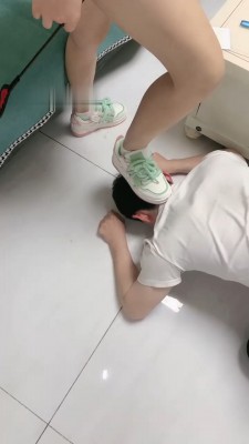 图片[8]_【蜜糖情侣】抽牌虐家奴-转胯/运动鞋踢踹踩/白袜舔/抽耳光_绳缚吧
