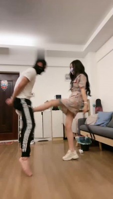 图片[8]_【奈奈生】反绑运动鞋踢踹鞭打/闻袜子/喝洗脚水_绳缚吧