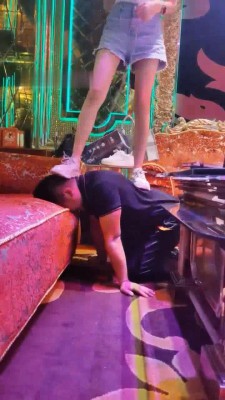 图片[2]_【禾未】KTV双女神调-骑马踩踏/舔鞋底/闻臭袜脚【三视角完整版】_绳缚吧