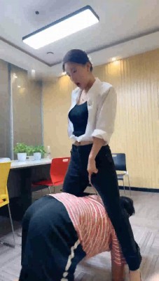 图片[5]_【潘妮女王】开发办公室新痰盂-高跟插嘴/钻胯坐垫【完整版】_绳缚吧