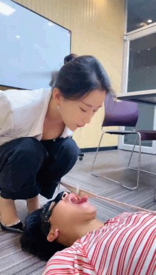 图片[9]_【潘妮女王】开发办公室新痰盂-高跟插嘴/钻胯坐垫【完整版】_绳缚吧