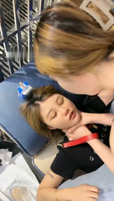 图片[10]_【领主老大】开发女同学做狗-跪舔高跟凉鞋/插嘴/转胯/掐脖窒息_绳缚吧