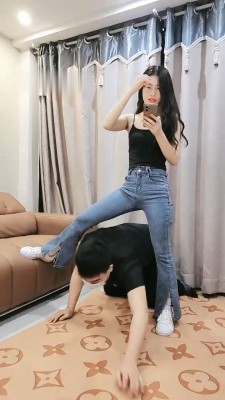 【嘉妮】运动后原味鞋袜辱/抽耳光_绳缚吧