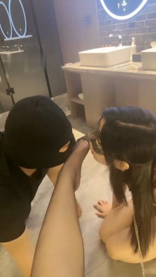 图片[3]_【反差楠熙】情侣奴发骚-舔原味脚/抽耳光/吃口水/奴下奴闻白袜_绳缚吧
