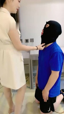 【蜜糖情侣】骑马/鞋跟踩狗舌/肉丝脚插嘴闻舔/耳光_绳缚吧