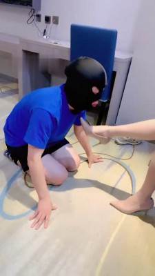 图片[3]_【蜜糖情侣】骑马/鞋跟踩狗舌/肉丝脚插嘴闻舔/耳光_绳缚吧