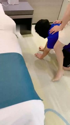 图片[4]_【蜜糖情侣】骑马/鞋跟踩狗舌/肉丝脚插嘴闻舔/耳光_绳缚吧