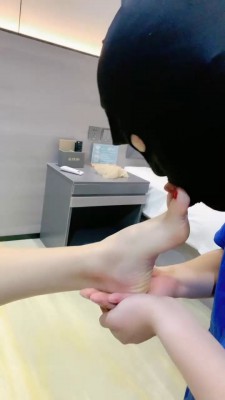 图片[9]_【蜜糖情侣】骑马/鞋跟踩狗舌/肉丝脚插嘴闻舔/耳光_绳缚吧