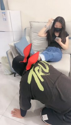 图片[10]_【槿一】牛仔裤黑丝白袜运动鞋-全体重踩踏_绳缚吧
