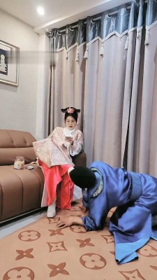 【嘉妮】制服诱惑-格格装虐太监狗_绳缚吧