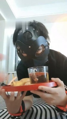 图片[10]_【松紫】胶衣束缚训练-喝圣水/强制踩踏喂食/鞭打/人体座椅_绳缚吧