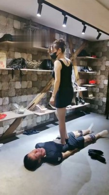图片[10]_【魔鬼天使】爆踩脖子/深喉/脚耳光_绳缚吧