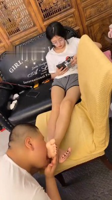 图片[4]_【琳嘉】裸足狂舔/喝圣水_绳缚吧