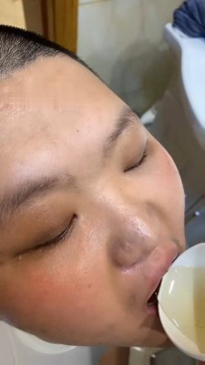 图片[8]_【琳嘉】裸足狂舔/喝圣水_绳缚吧