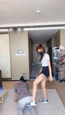 图片[3]_【美美子】运动女神AJ高跟虐家奴-骑马鞭打/闻臭鞋/裸足喂酸奶_绳缚吧