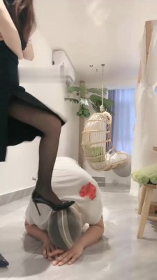 图片[6]_【不期而遇】高跟S踩踏鞭打/转胯爬行/丝袜套头_绳缚吧