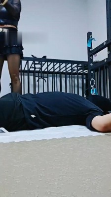 图片[2]_【媚娘】高跟踩踏/闻高跟/关狗笼/人肉坐垫_绳缚吧