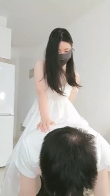 【铃鹿】白丝脚闻舔/掐乳耳光/数据线鞭打_绳缚吧