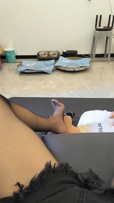 图片[6]_【瑶瑶】黑丝高跟踩地毯恋足_绳缚吧