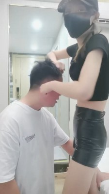 【美娜格格】揪耳朵/抽耳光/踩狗脸/鞭打_绳缚吧