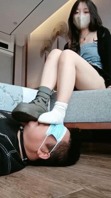 图片[8]_【爱可呀】学生主马丁靴胯下辱-骑脖子/踩踏吸味/浓痰深喉_绳缚吧