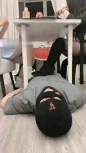 【礼礼大人】双S-桌下视角-长靴/皮鞋白袜踩【双视角版】_绳缚吧