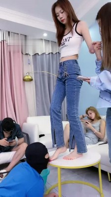 图片[9]_【麋鹿银儿】性感女神全体重跳踩/踩狗舌/喝洗脚水_绳缚吧