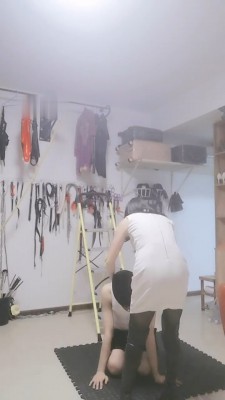 图片[3]_【SMqueenwuhan】关狗笼舔长靴/鞭打/耳光抽【完整版】_绳缚吧