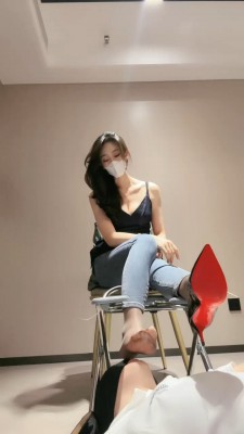 图片[3]_【禾未】灌圣水/高跟踩脚垫/掐乳/藤条抽_绳缚吧