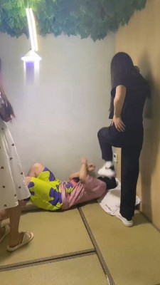 图片[3]_【精神小妹】双学生S-日式房间全体重踩踏踢踹_绳缚吧