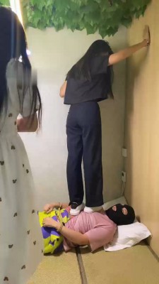 图片[5]_【精神小妹】双学生S-日式房间全体重踩踏踢踹_绳缚吧