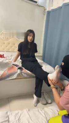 图片[9]_【精神小妹】双学生S-日式房间全体重踩踏踢踹_绳缚吧