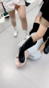 【术术】长靴短靴踩踏踢踹/舔脏鞋臭袜/喂口水_绳缚吧