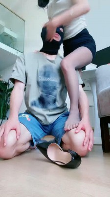 图片[4]_【甜一】臀诱-窗台舔高跟/黑丝脚插嘴/坐垫虐乳_绳缚吧