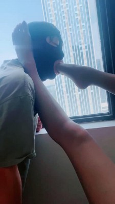 图片[6]_【甜一】臀诱-窗台舔高跟/黑丝脚插嘴/坐垫虐乳_绳缚吧
