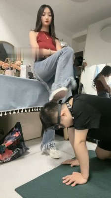 图片[2]_【尤物】匡威白袜气味辱/骑马转胯/全体重踩/腿绞_绳缚吧