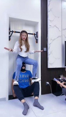 【麋鹿银儿】双模特女神-全体重踩/骑马爬行/吃袜子_绳缚吧