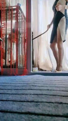 图片[2]_【bibi团】囚禁狗笼/疯狂鞋抽耳光_绳缚吧