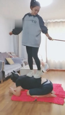 图片[8]_【西安冰爷】小白鞋踢踹踩/掐乳/揪耳朵/闻原味jio_绳缚吧