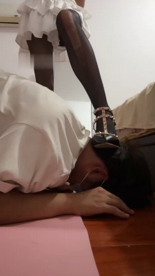 图片[11]_【supp】铆钉高跟黑丝碾压踩_绳缚吧