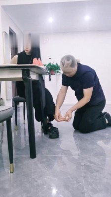 【幽魅】双S-桌下伺候主人用餐_绳缚吧