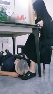 图片[3]_【幽魅】双S-桌下伺候主人用餐_绳缚吧
